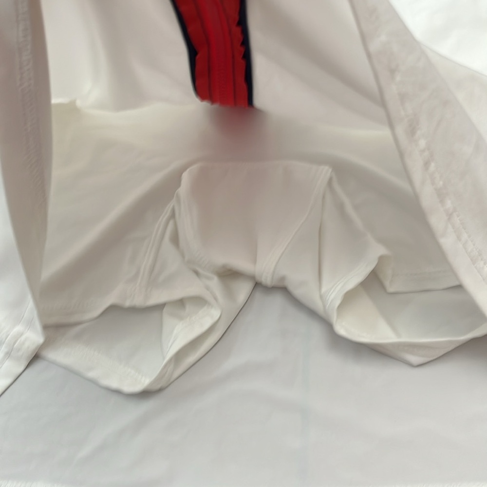 Belyn Key | White Skort with Red Zipper - Picture 2 of 3